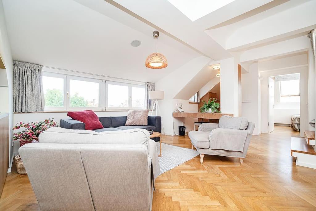 Magic With Terrace Apartment *