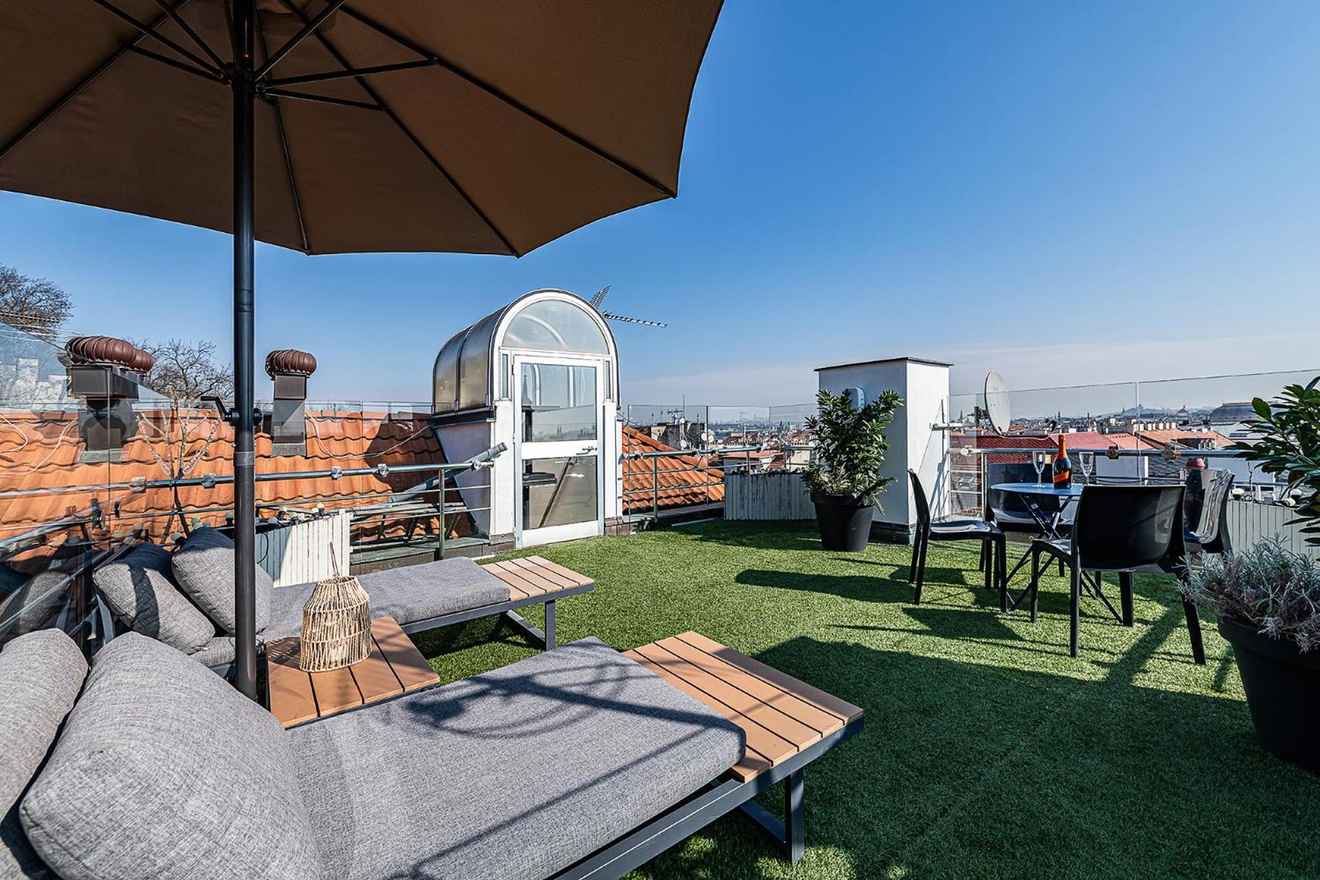 Magic With Terrace Apartment